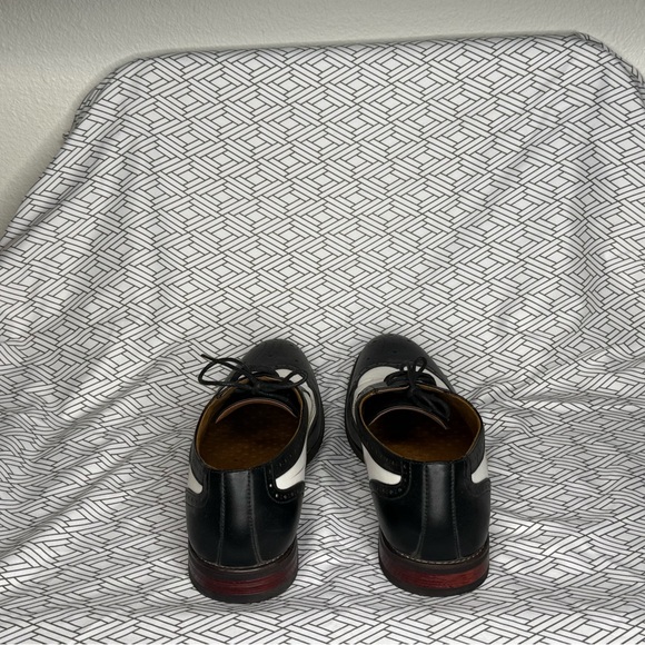 Men's Black and White Oxford Shoes - Picture 4 of 6